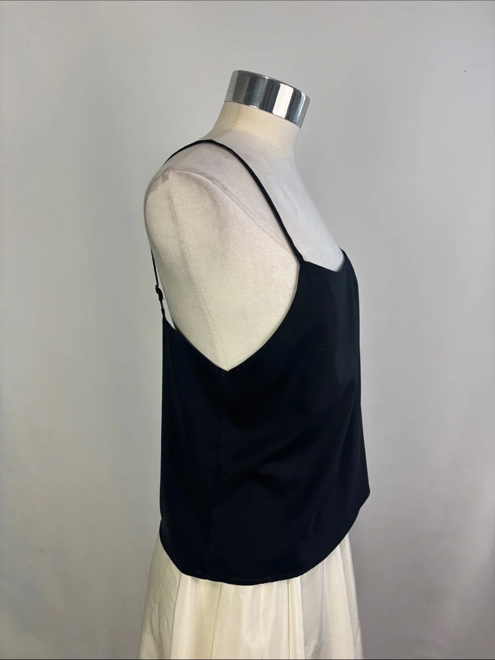 ALICE AND OLIVIA BLACK SILK CROP TANK TOP